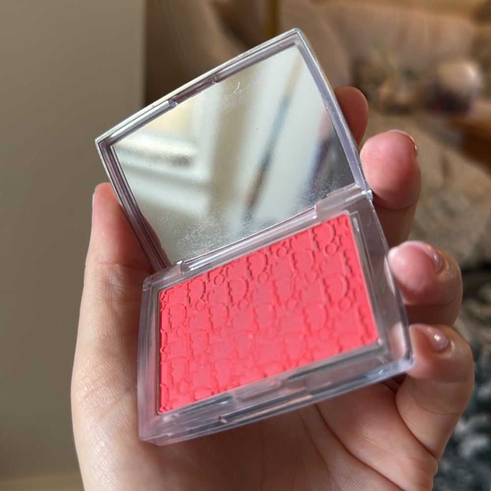 MAKEUP STASH - Picture 15 of 17